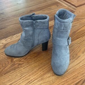 Sole Sensibility Gray Suede Ankle Boots - size 9
